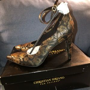 Black and Gold High Heels. Sexy and gorgeous! Great for any occasion.